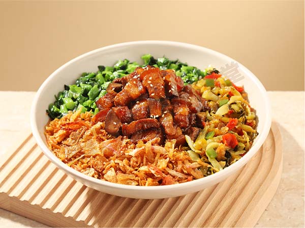 双椒酸菜卤肉拌饭.jpg
